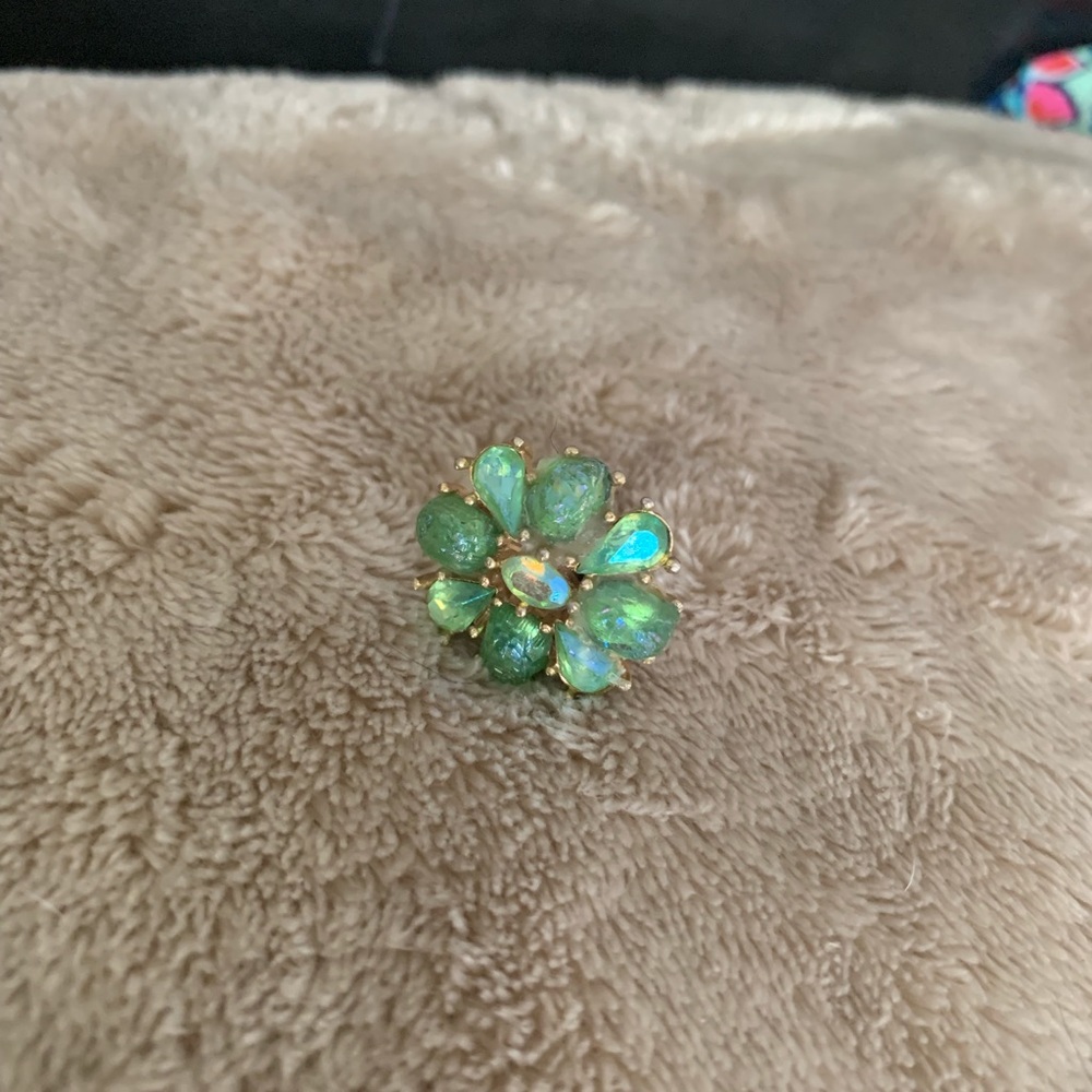 Trifari vintage clip on earrings
